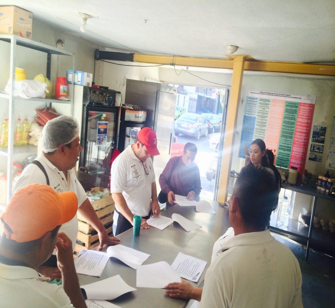 Entrega de despensas a beneficiarios en un municipio de Nuevo León